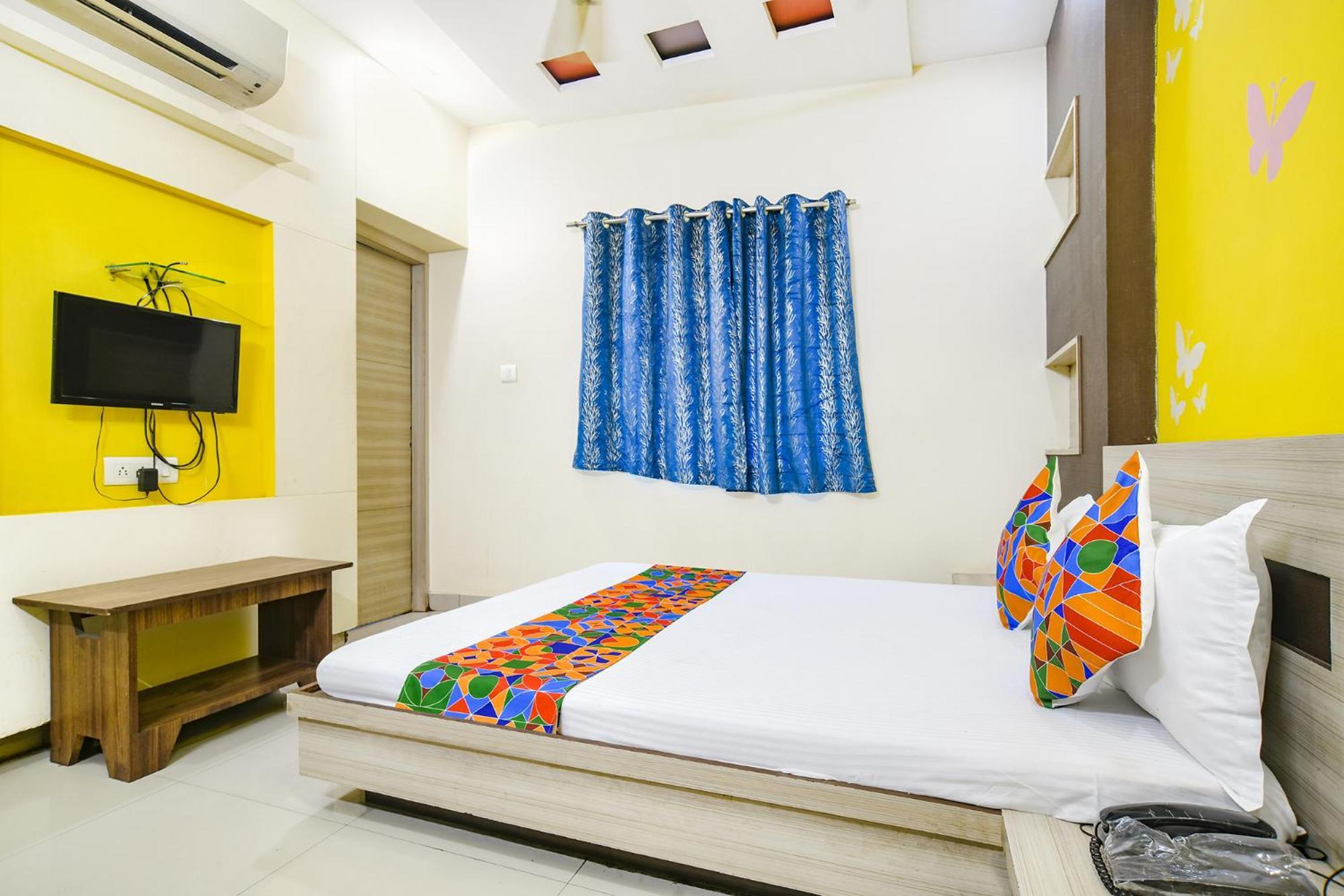 Fabexpress Blue Star Hotel Ujjain Exterior photo
